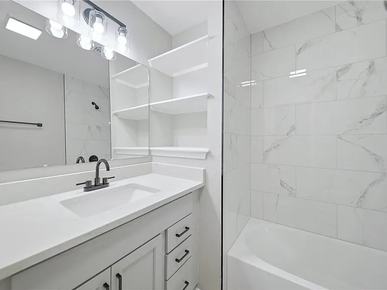 2304 Devonshire St — Photo 21