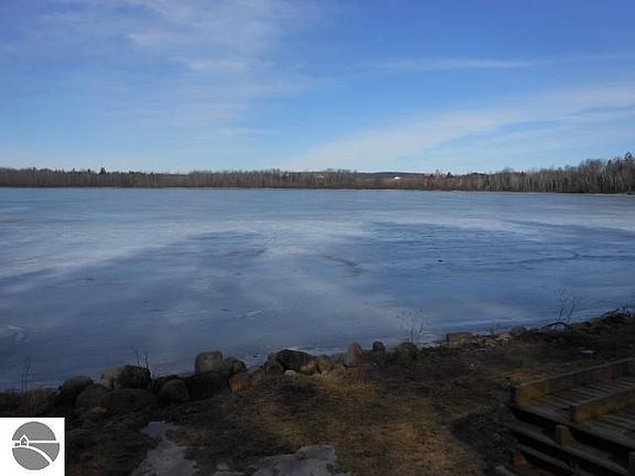 3rd image of 1370 S Lake Dr