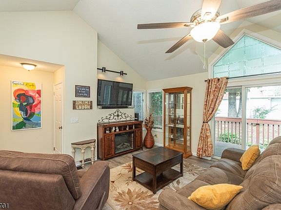 5th image of 20 Petersburg Ct
