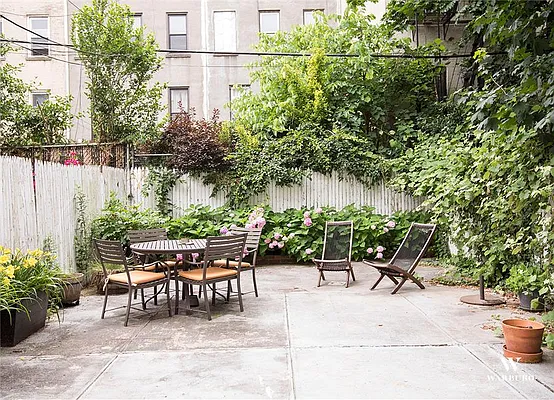 Rented by Warburg | media 12