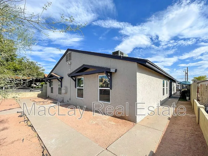 2 bed, 1.0 bath, 660 sqft, $1,250 — Photo 2