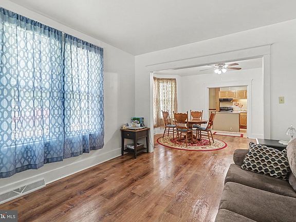 4th image of 300 S Enola Dr