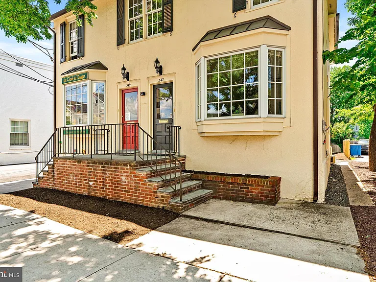 347 Nassau St #B — Photo 2