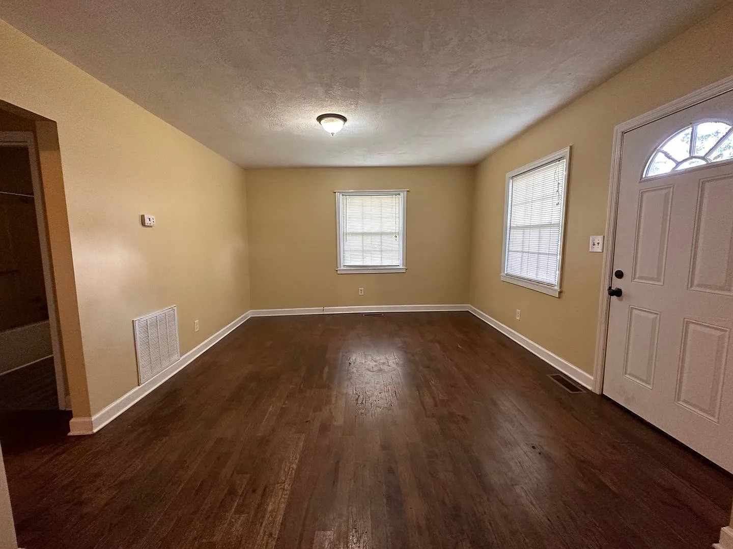 Charming 2-Bedroom Home in Maryville City — Photo 4