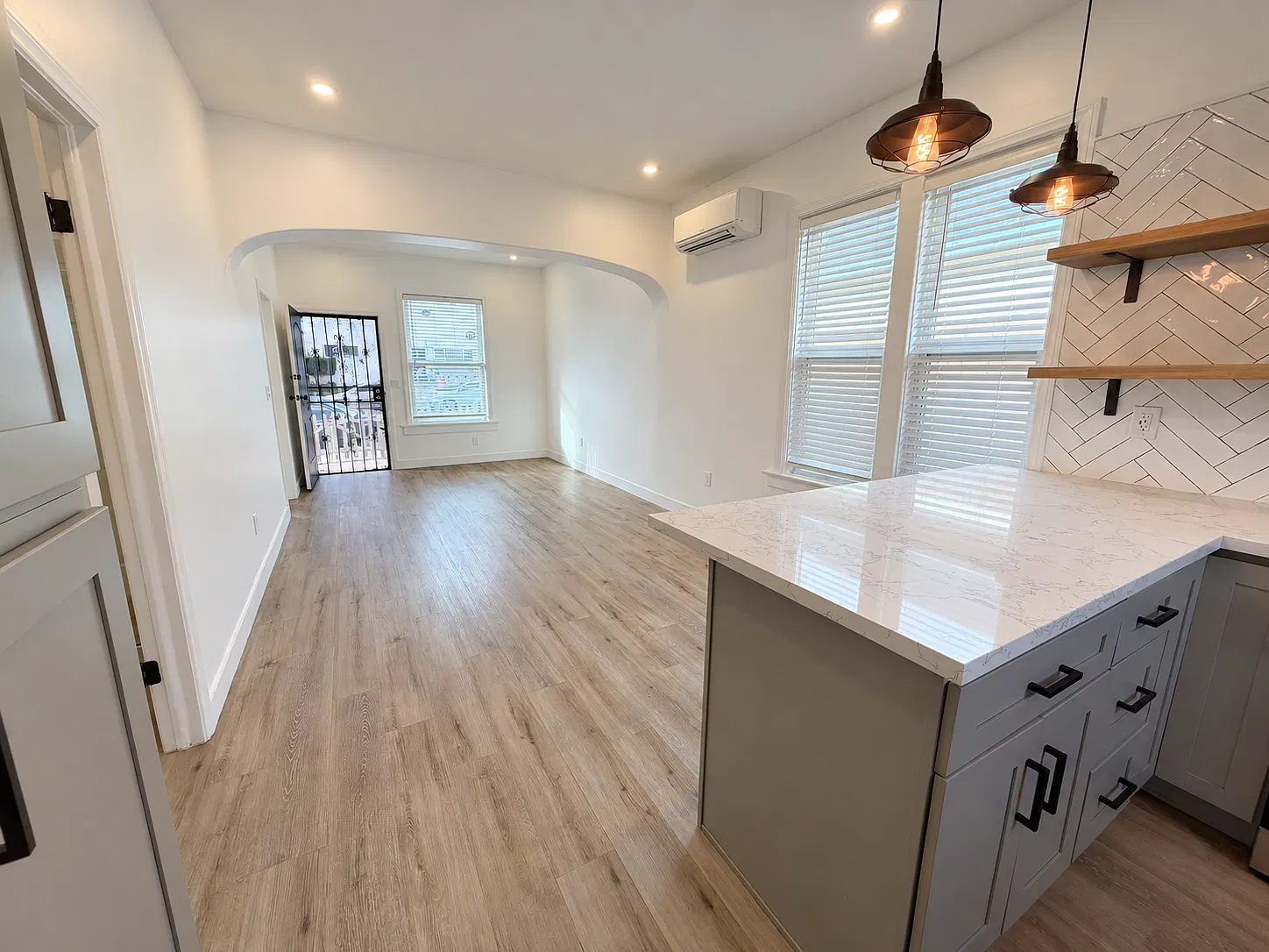 2 bed, 700 sqft, $2,495 — Photo 3