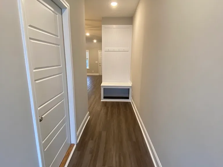 1027 Glenkirk Dr — Photo 2