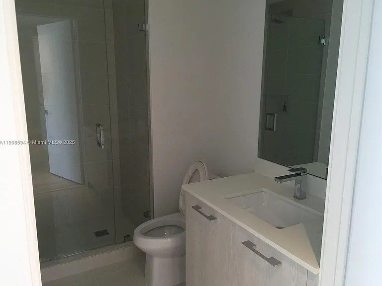 45 SW 9th St #1402 — Photo 5