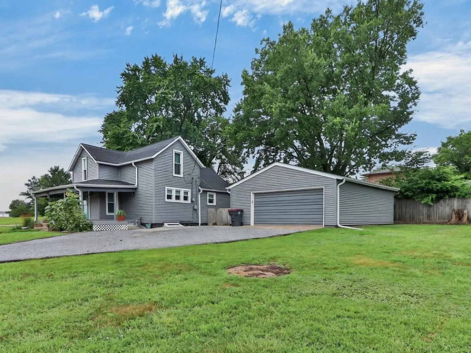 3 bed, 1.5 bath, 1552 sqft, $1,800 — Photo 2
