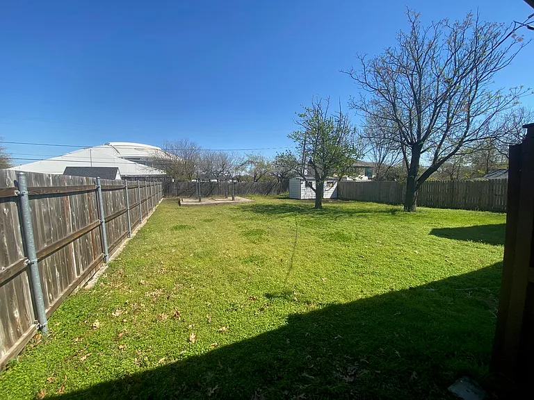 821 Roosevelt St — Photo 34