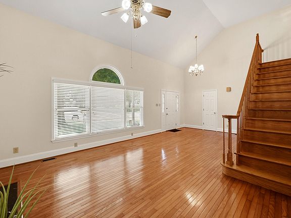 4th image of 312 Castle Blvd