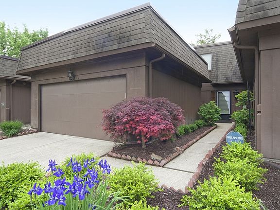 2nd image of 19245 Briarwood Ln #5-2