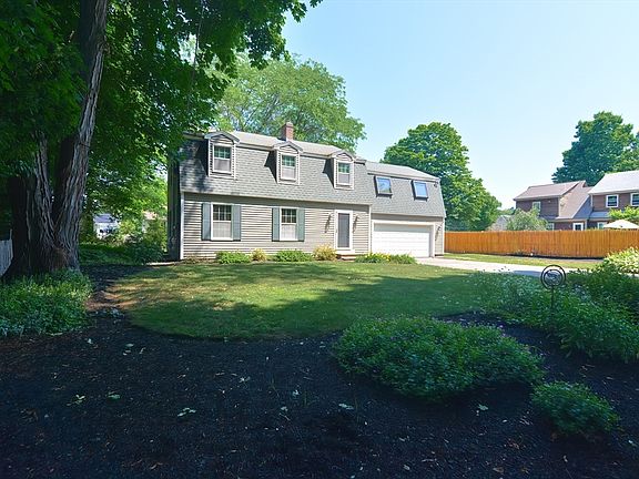 3rd image of 10 Bartlett Pl