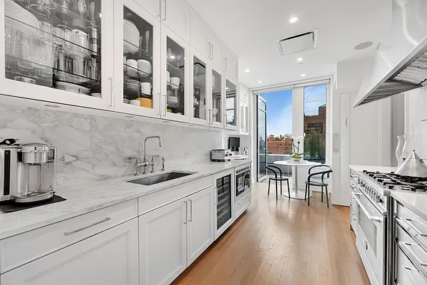 Sold by Sloane Square | media 3