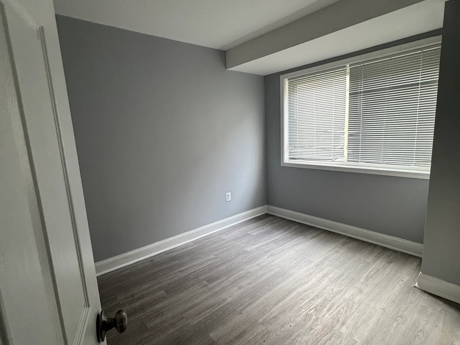 3 bed, 700 sqft, $2,400 — Photo 2
