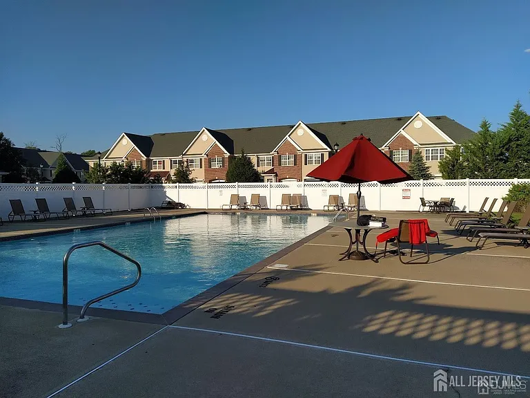 835 Liberty Ct — Photo 16