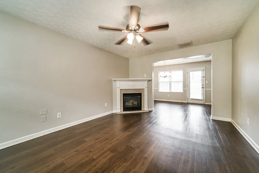 3 bed, 2.5 bath, 1302 sqft, $1,725 — Photo 4