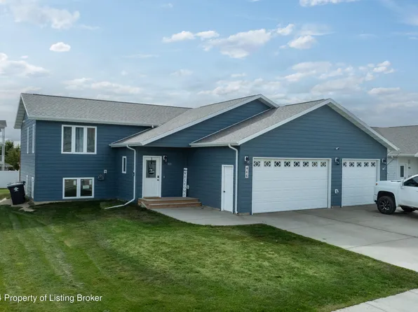 466 37th St E, Dickinson, ND 58601
