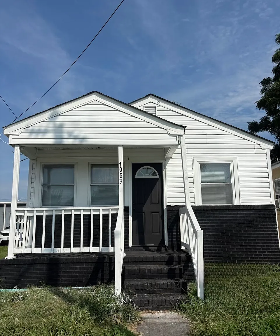 3 bed, 800 sqft, $1,650 — Photo 1