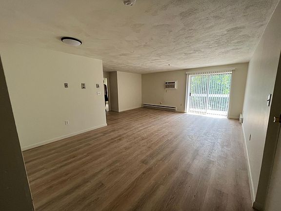 4th image of 270 Quarry St #51
