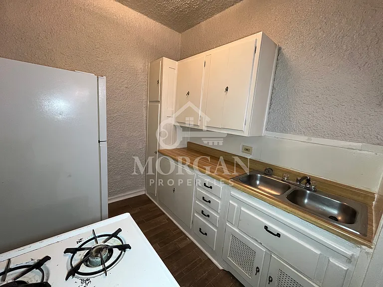 1231 W Walnut St #109 — Photo 5