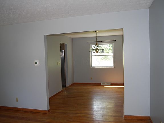5th image of 337 Delaware Dr