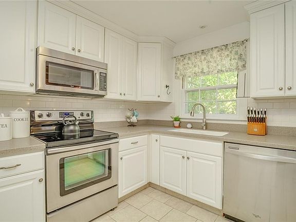 Beautiful stainless steel appliances.