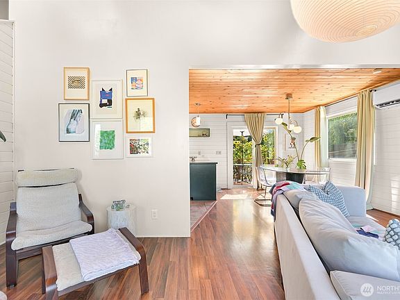 Still with layout intrigue and versatility>