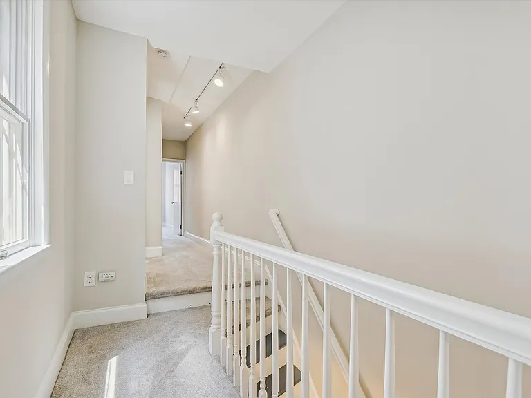 1253 William St — Photo 26