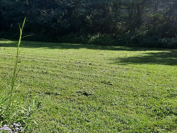 3rd image of 15 Renee Ln
