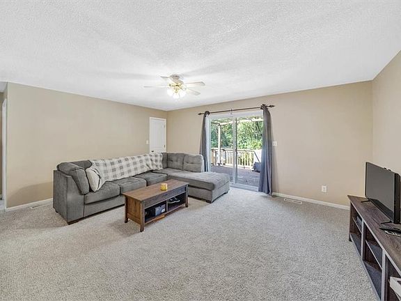 5th image of 2634 Woodend Ln