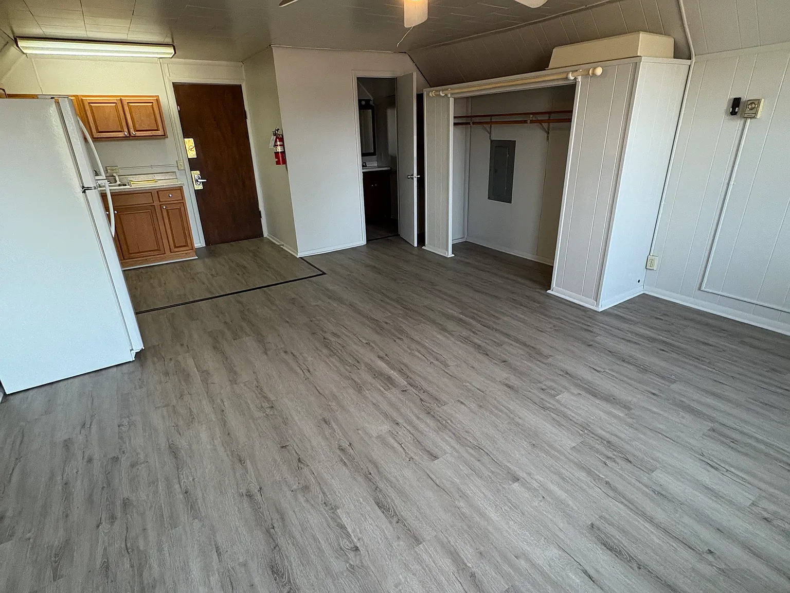 Studio, $850 — Photo 2