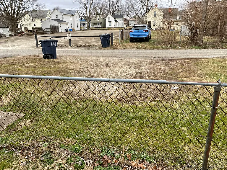 747 E Main St — Photo 24