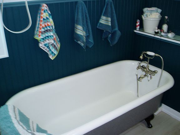 Antique Claw Foot Tub, Mstr