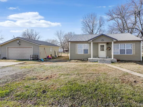 301 S Hall St, Adair, OK 74330