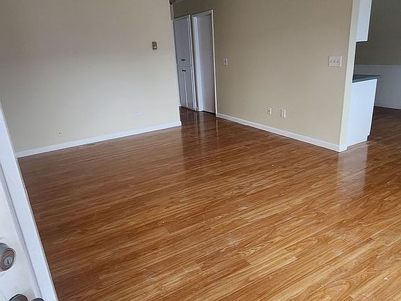 3rd image of 4047 Hamilton Ave APT F11
