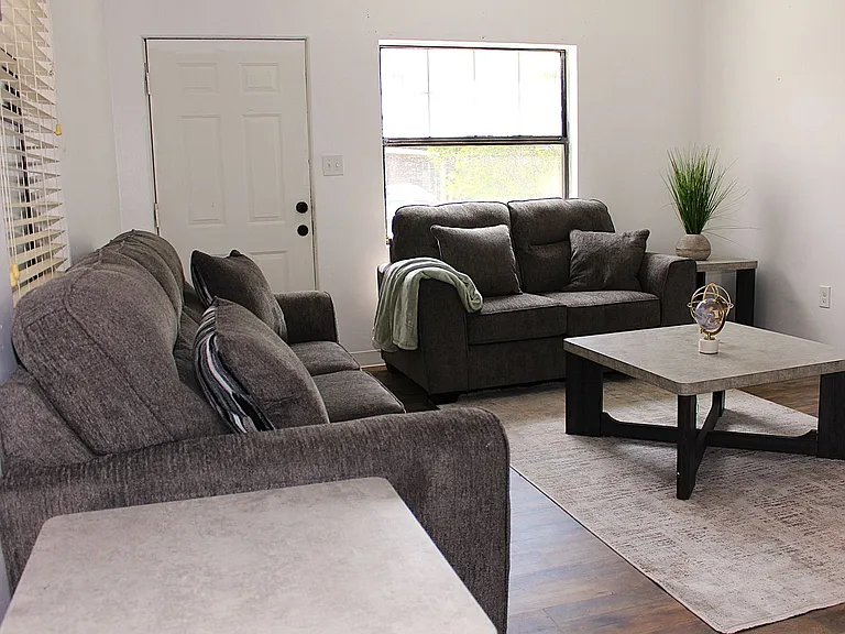 920 Hacienda Ct — Photo 6