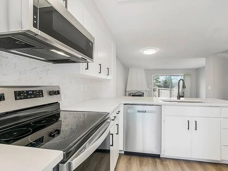 12110 W 79th Ter — Photo 7