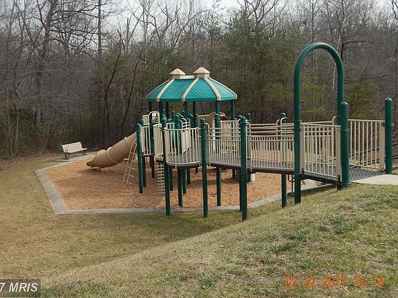 4th image of 8828 Castlebury Ct