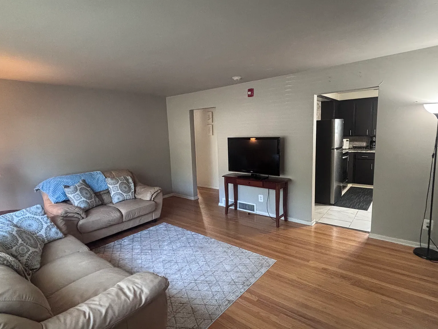 2 bed, 900 sqft, $1,895 — Photo 3