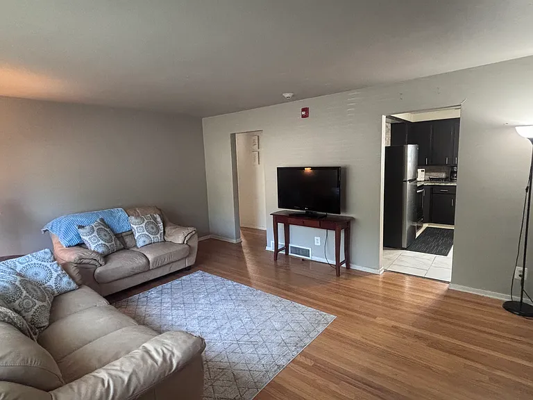291-301 Riverside Dr #1 — Photo 3