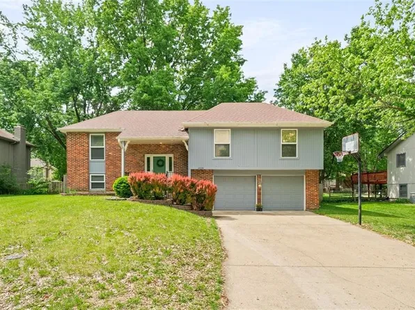 2009 Sleepy Hollow Dr, Olathe, KS 66062