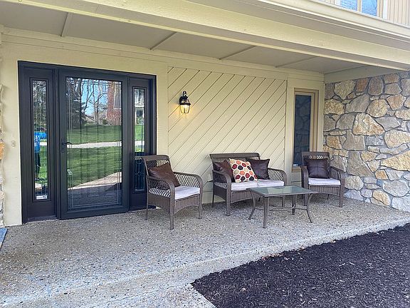2nd image of 1125 Park Pl