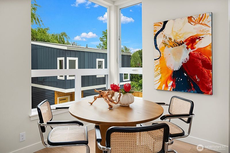 4th image of 108 29th Avenue E