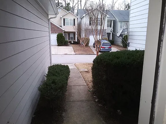3 bed, 2.5 bath, 1358 sqft, $1,800 — Photo 3