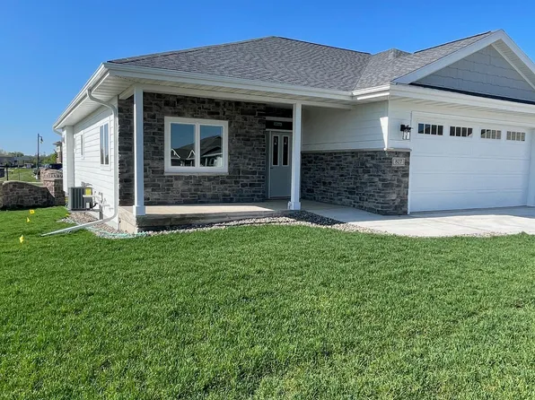 827 Vineyard Dr, Cambridge, WI 53523