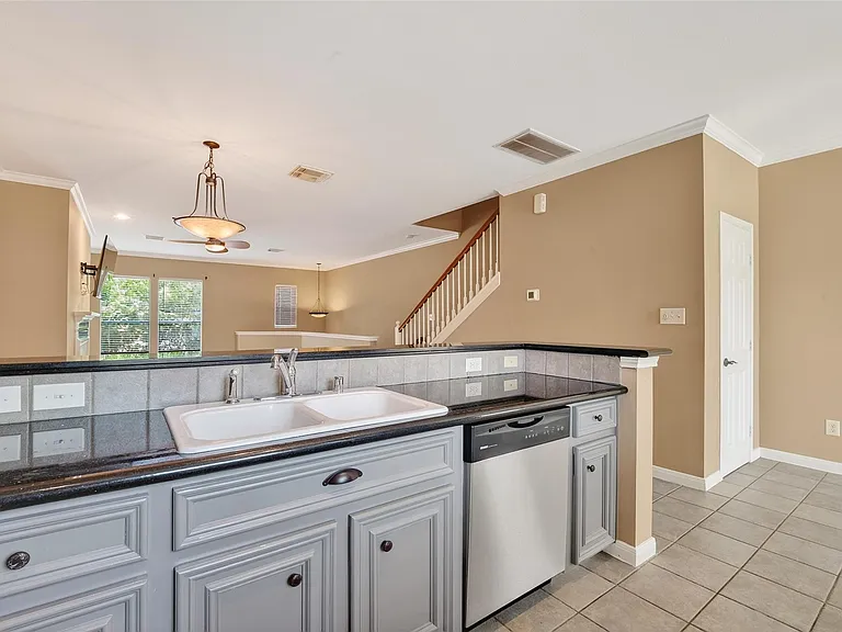 2804 Chenevert St — Photo 16