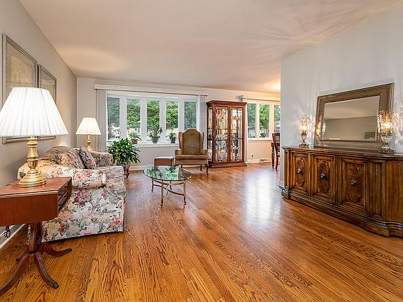 2nd image of 512 Beach Ave