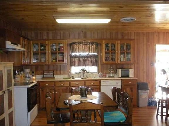 5th image of 715 Port Neches Ave