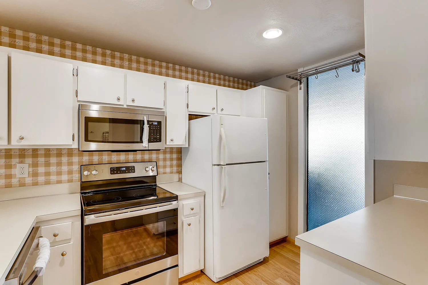 2 bed, 1048 sqft, $2,850 — Photo 4