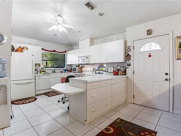 4th image of 614/616 SE 13th Ct